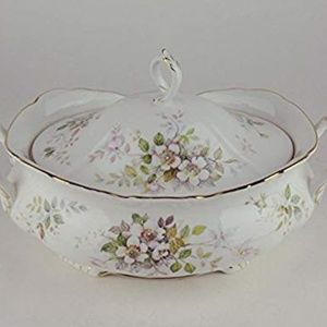 ROYAL ALBERT HAWORTH SOUP TUREEN, LIKE NEW CONDITI